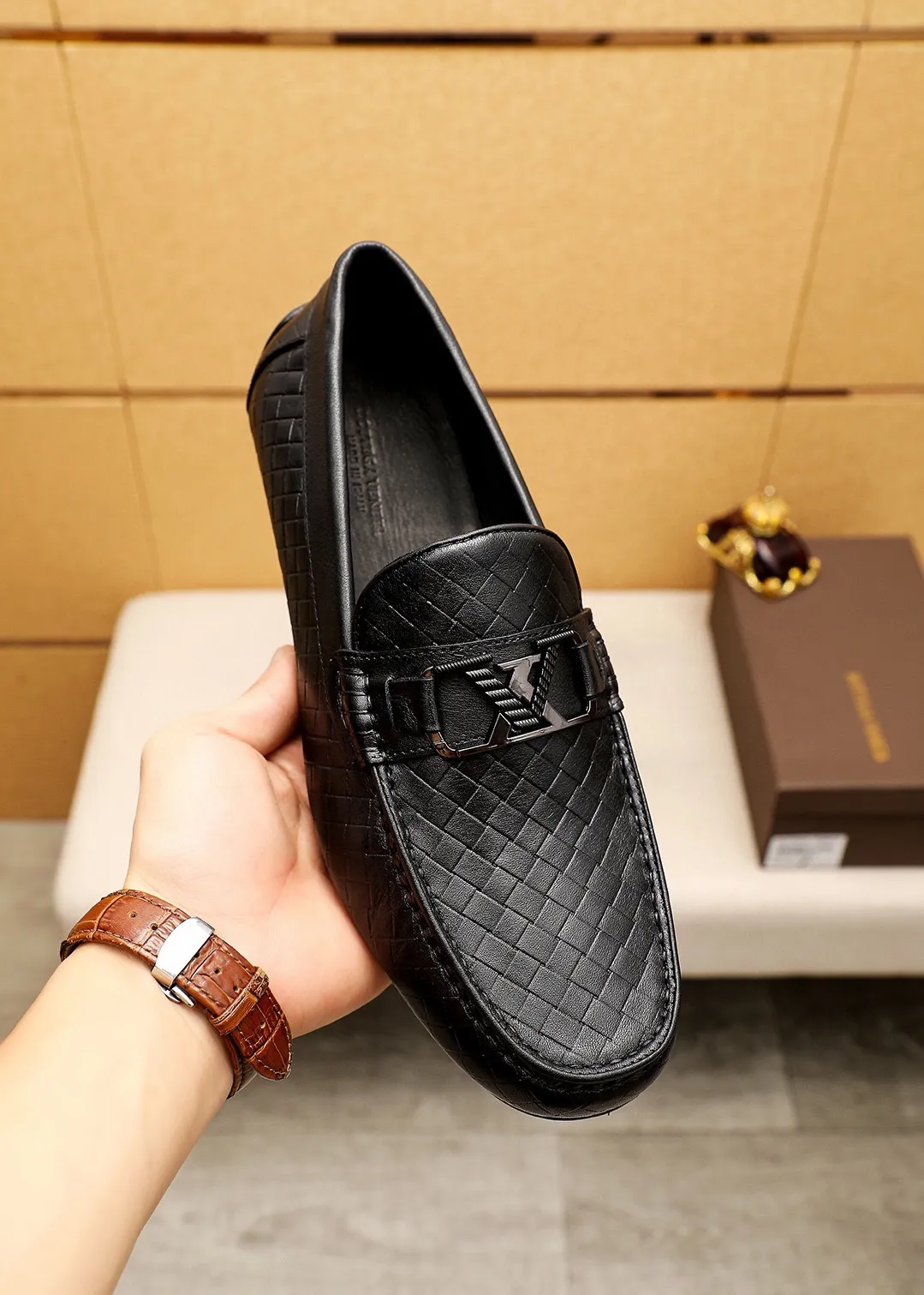 Men's Men's Shoes 💰: 420 💐BV Men's Slip-on Shoes® [BOTTEGA VENETA] Official website counter new model, one-to-one mold opening ⚠Italian calfskin embossed ➕Cow 🐂 leather lining. Driving slip-ons, available at counters, sizes 39-44 (38.45🉑️customized)